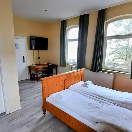 Hotel Am Lindenhof 2*